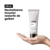 3474636976126_4 Balsam de par L’Oreal Professionnel Serie Expert Silver, pentru a neutraliza tonurile galbene nedorite, cu magneziu si agenti anti-ingalbenire, pentru parul carunt sau cu tonuri galbene, 200ml